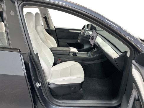 Certified 2023 Tesla Model Y Long Range AWD/4WD image 13