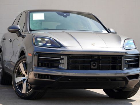 Used 2024 Porsche Cayenne Coupe AWD/4WD image 4
