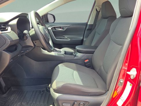 Used 2023 Toyota RAV4 XLE w/ Convenience Package FWD image 10