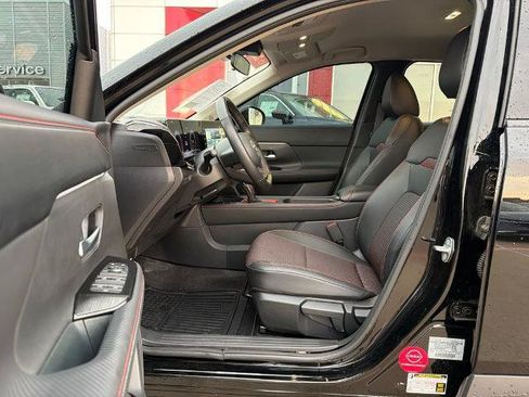 Certified 2025 Nissan Kicks SR FWD image 19