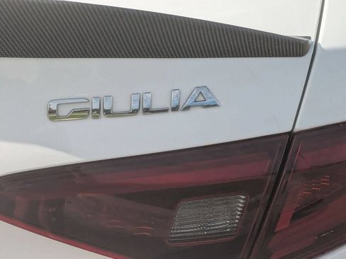 Used 2023 Alfa Romeo Giulia Veloce AWD/4WD image 13