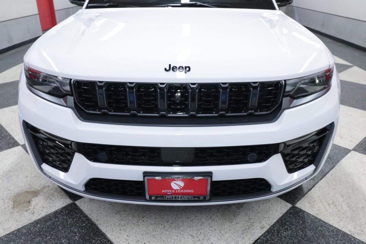 Used 2026 Jeep Grand Cherokee Limited AWD/4WD image 4