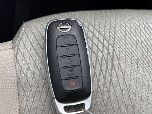 Used 2025 Nissan Rogue SV AWD/4WD image 28
