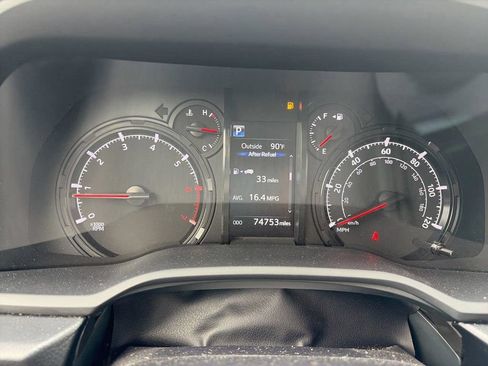 Used 2022 Toyota 4Runner SR5 Premium w/ Moonroof Package RWD image 25