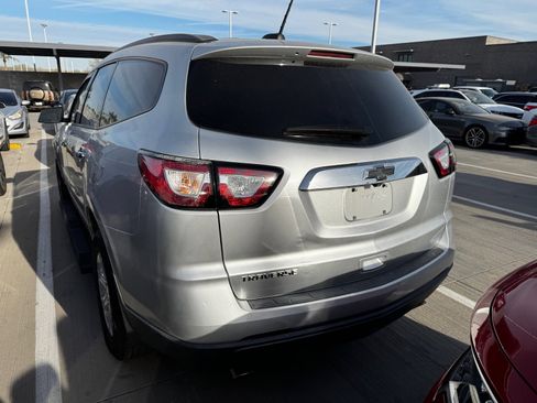Used 2017 Chevrolet Traverse LS image 3