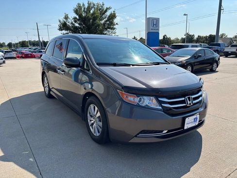 Used 2016 Honda Odyssey SE image 3