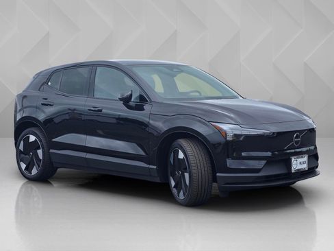 Used 2025 Volvo EX30 Plus w/ Protection Package Premier AWD/4WD image 8