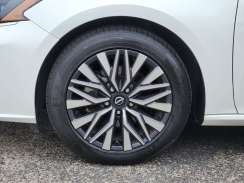 Used 2025 Nissan Altima 2.5 SV FWD image 9