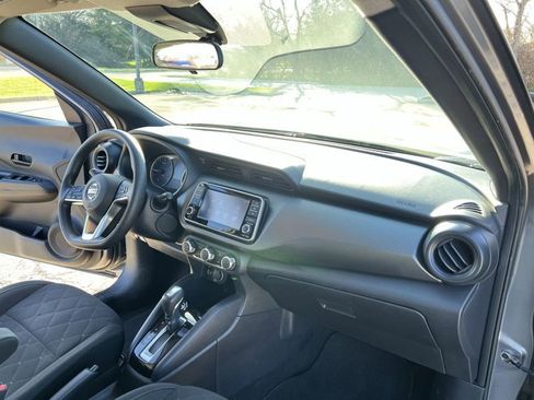 Used 2020 Nissan Kicks S image 29