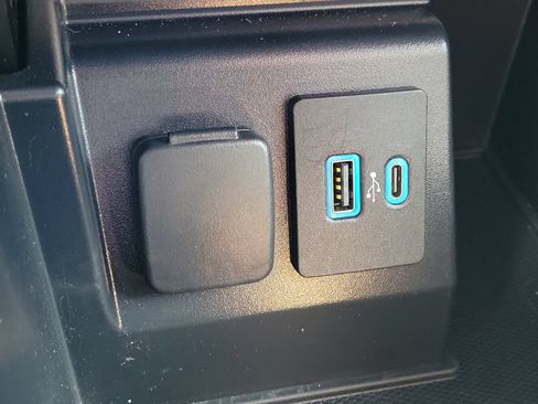 Used 2020 Ford Explorer XLT w/ Equipment Group 202A RWD image 27