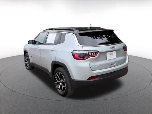 Used 2025 Jeep Compass Limited image 11