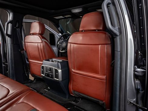 Used 2022 Ford F450 Platinum w/ FX4 Off-Road Package image 32