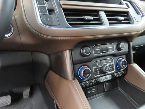 Used 2024 Chevrolet Suburban High Country image 60