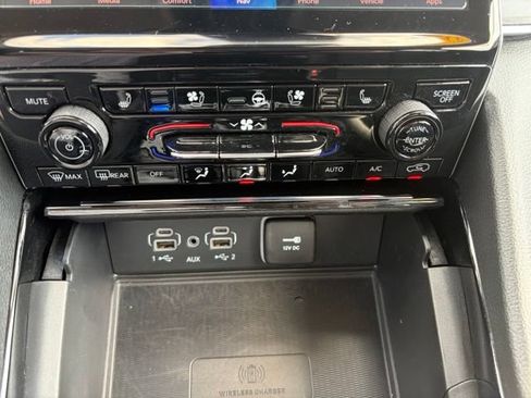Used 2023 Jeep Grand Cherokee Limited w/ Luxury Tech Group II AWD/4WD image 23
