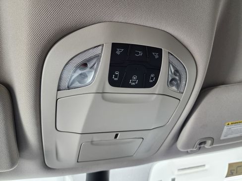 Used 2024 Chrysler Pacifica Touring-L image 58