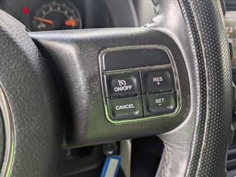 Used 2014 Jeep Patriot Latitude AWD/4WD image 15