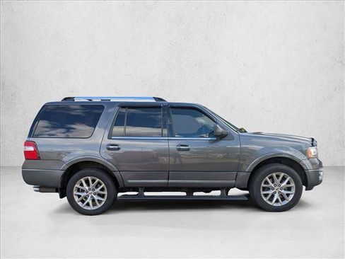 Used 2017 Ford Expedition Limited w/ Equipment Group 301A AWD/4WD image 4