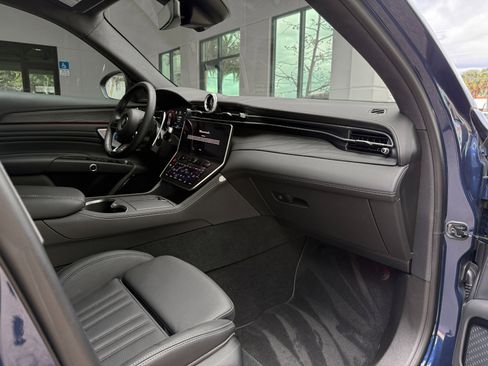 Used 2025 Maserati Grecale Modena image 34