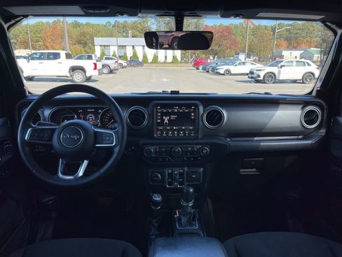 Used 2018 Jeep Wrangler Unlimited Sahara image 8