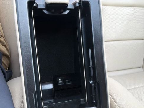 Used 2014 Mercedes-Benz E 350 4MATIC Sedan image 31