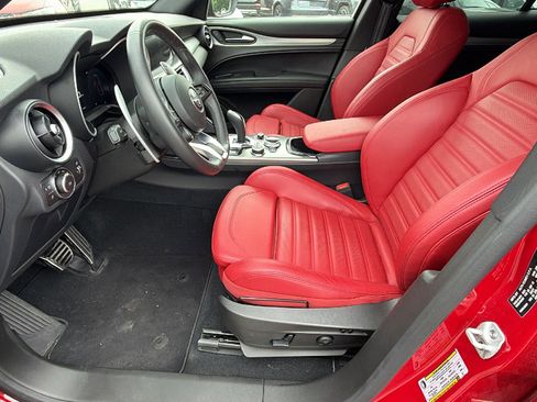 Used 2024 Alfa Romeo Stelvio Veloce AWD/4WD image 16