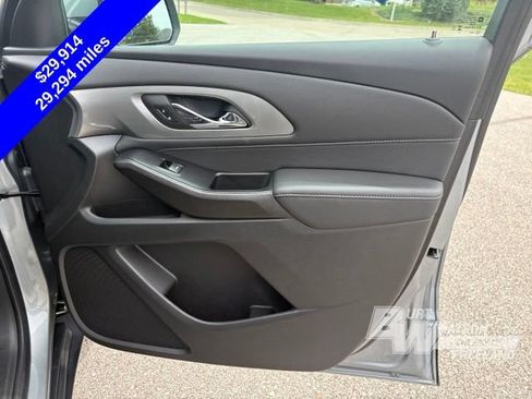 Used 2023 Chevrolet Traverse LT FWD image 29