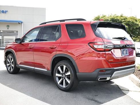 Certified 2025 Honda Pilot Touring image 4