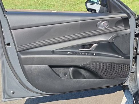 Used 2025 Hyundai Elantra SEL FWD image 19