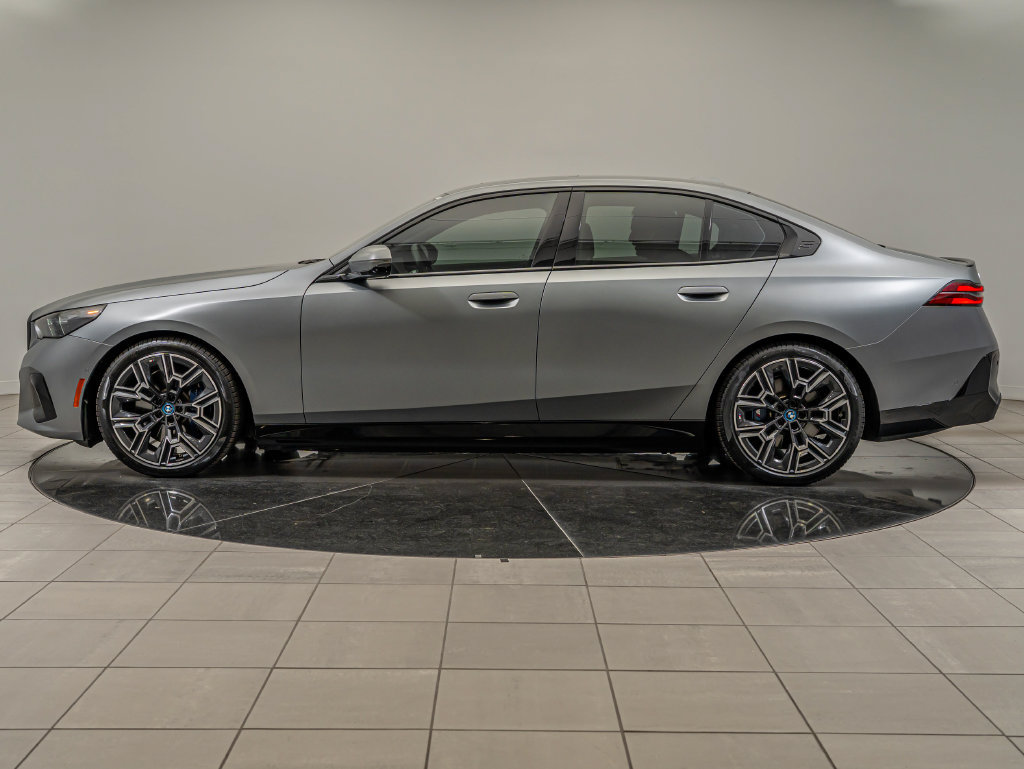 Used 2024 BMW i5 eDrive40i w/ M Sport Package RWD image 5