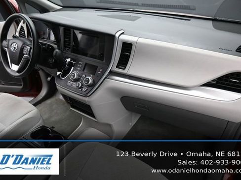 Used 2017 Toyota Sienna LE FWD image 44