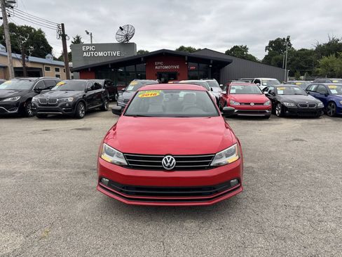 Used 2016 Volkswagen Jetta Sport FWD image 2