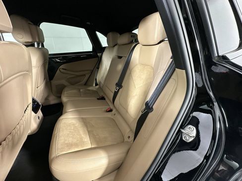 Used 2020 Porsche Macan AWD/4WD image 22