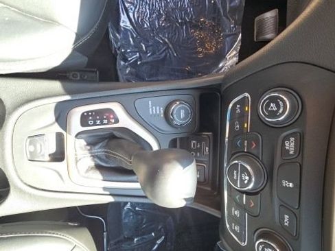 Used 2015 Jeep Cherokee Limited AWD/4WD image 23