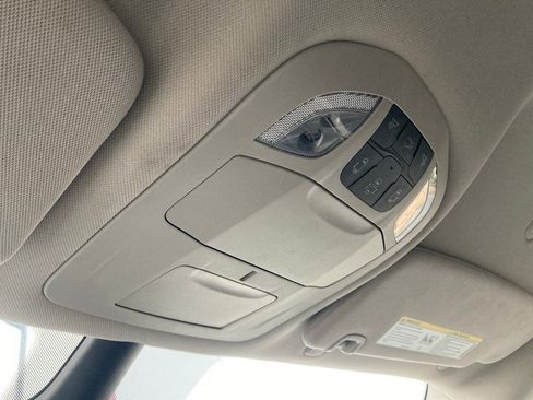 Used 2024 Chrysler Pacifica Touring-L image 27