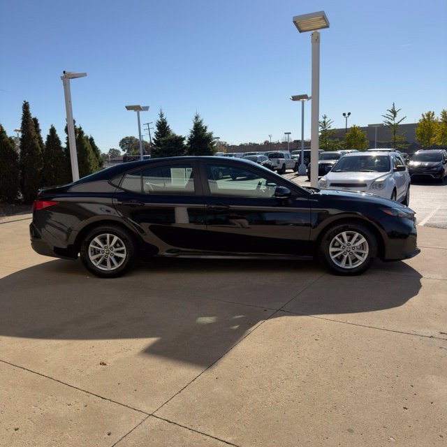 Used 2025 Toyota Camry LE FWD image 7
