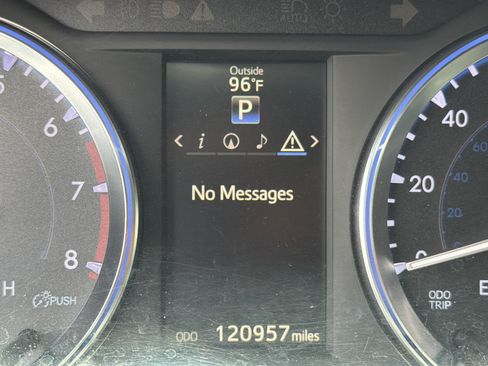 Used 2015 Toyota Highlander XLE FWD image 12