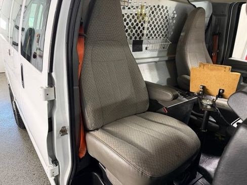 Used 2018 Chevrolet Express 2500 w/ Driver Convenience Package RWD image 21