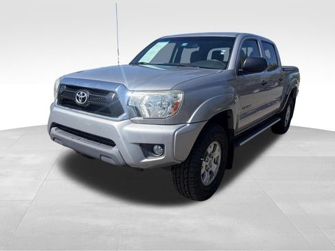 Used 2015 Toyota Tacoma PreRunner w/ SR5 Package RWD image 3