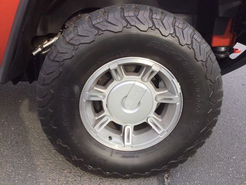 Used 2003 HUMMER H2 w/ Preferred Equipment Group image 44