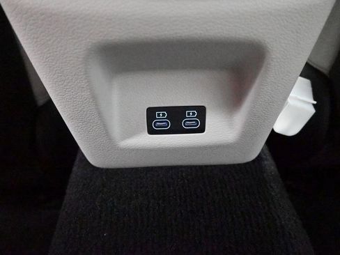 Used 2025 Genesis G70 2.5T image 32