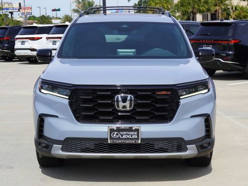Used 2023 Honda Pilot TrailSport image 2