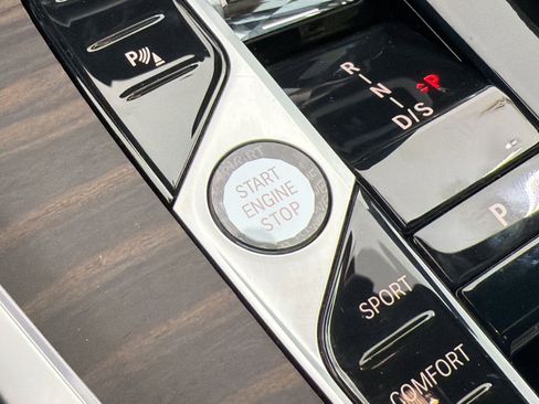 Certified 2024 BMW X7 xDrive40i w/ Executive Package image 23