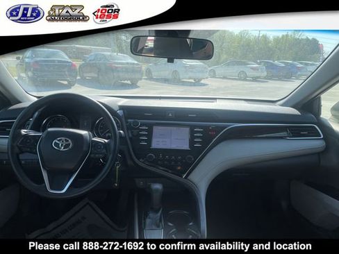 Used 2018 Toyota Camry LE FWD image 13