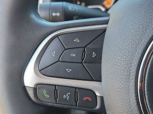 Used 2018 Jeep Renegade Latitude image 19