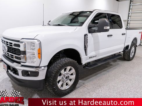 Used 2023 Ford F250 XLT w/ FX4 Off-Road Package AWD/4WD image 2