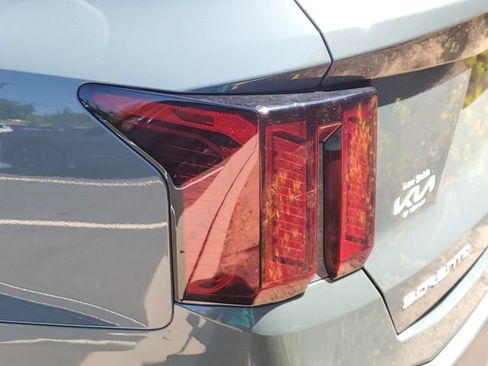 Used 2025 Kia Sorento EX AWD/4WD image 8