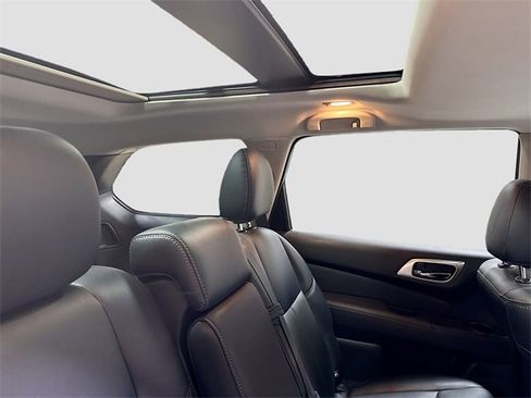 Used 2020 Nissan Pathfinder SL image 32