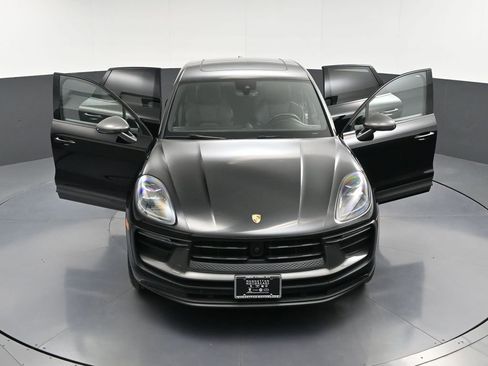 Certified 2023 Porsche Macan Turbo AWD/4WD image 32