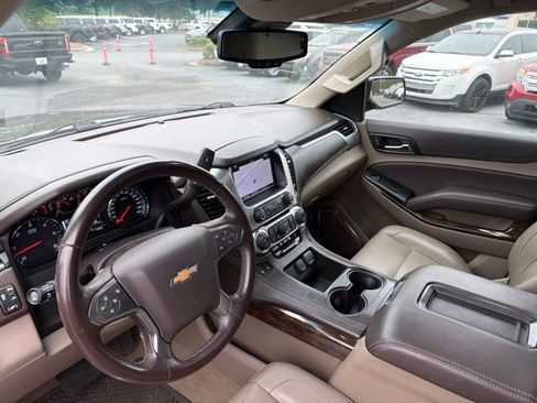 Used 2019 Chevrolet Suburban LT AWD/4WD image 13