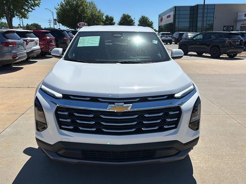 Used 2026 Chevrolet Equinox LT FWD image 2